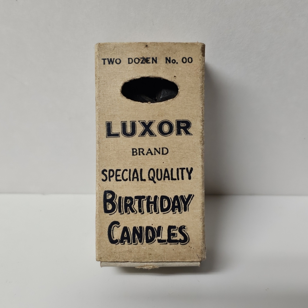 Native American Arrowheads in Vintage Luxor Box - Picture 2 of 3